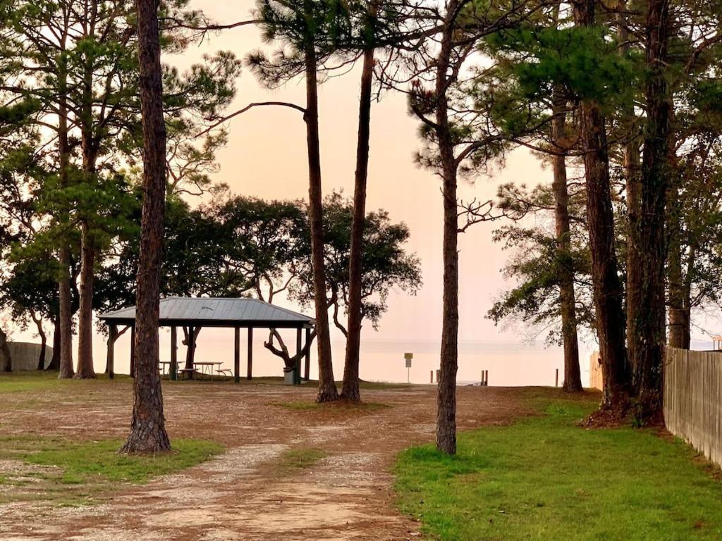 New! Close To Beach, Cozy, New Beds & Family Friendly Navarre Exterior photo